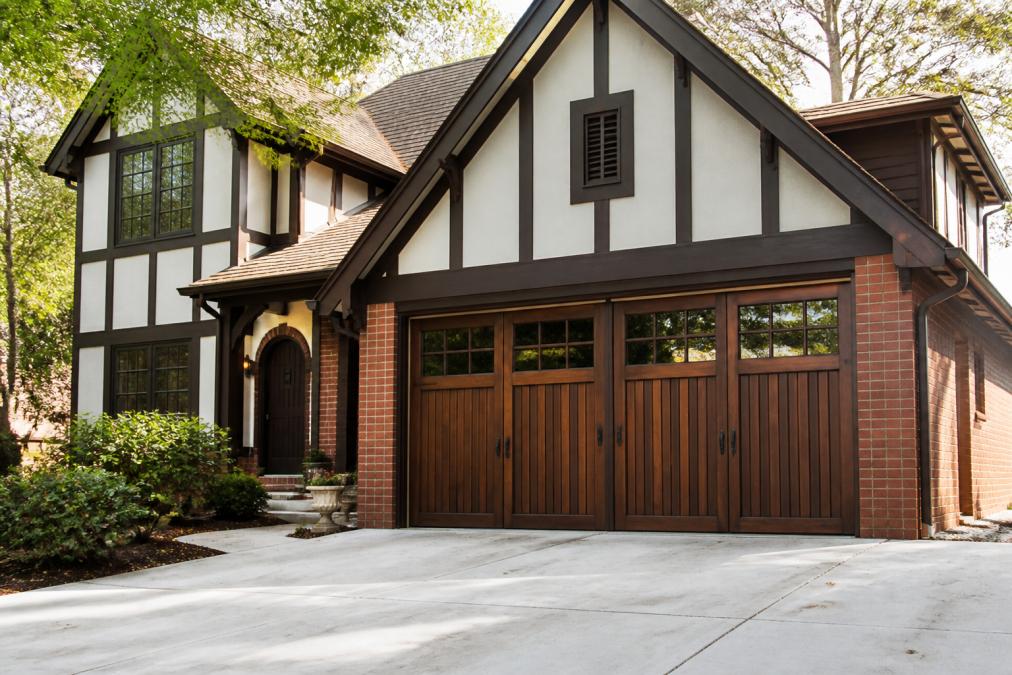 Best Garage Door for Tudor Home: 2026 Style Guide
